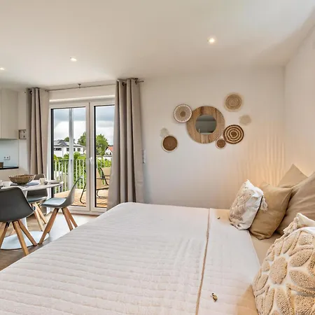 4 Parkside Apartment *