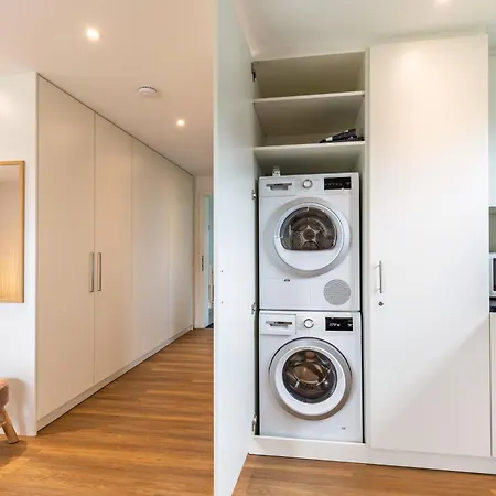 Parkside S4 - 8min Legoland Apartment *